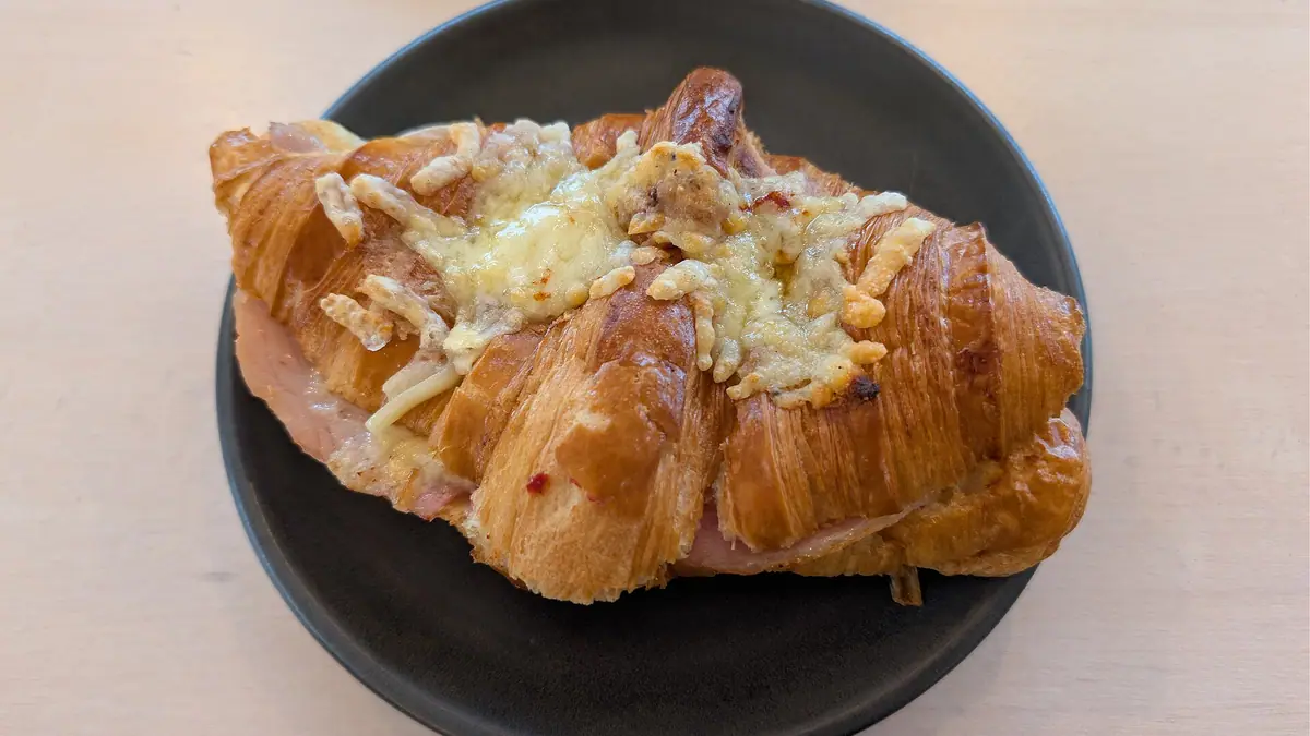 Bake N Shake – patisserie in Leigh town centre